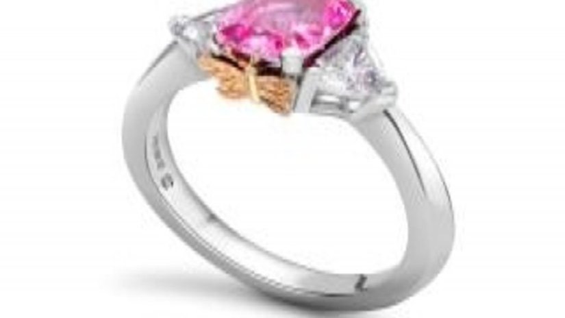 Новый цветовой код: помолвочные кольца с яркими драгоценными камнями