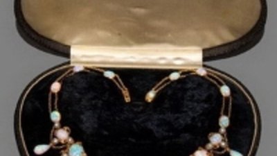 Редчайшее опаловое ожерелье выставлено на аукцион