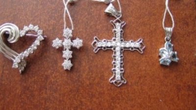 Ювелирный салон в Астрахани в новогоднюю ночь лишился шести килограммов серебра