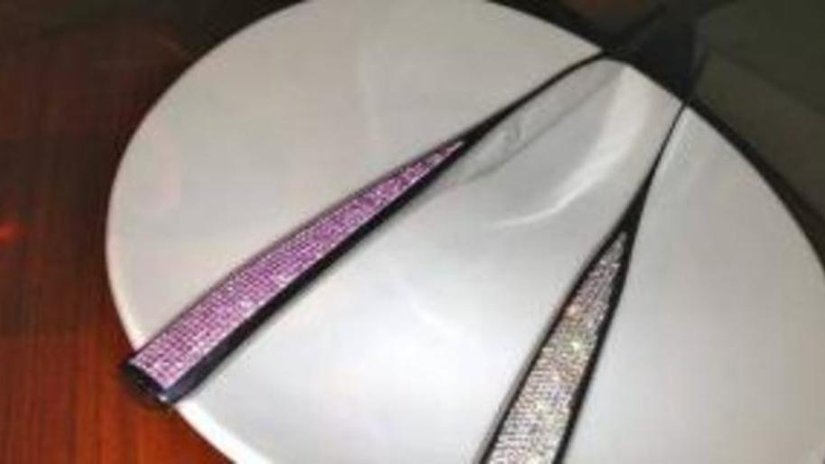 Стейк-хаус STK заманивает посетителей сапфировым ножом для стейков