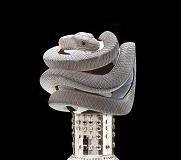 Работа «Искушение» петербургского художника по резному камню участвовала в выставке «Serpentina» в Германии.