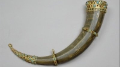 Рог буйвола в золотой оправе из коллекции Музеев Московского Кремля экспонируется в Лувре