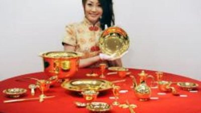 Японский ювелир представил Золотой сервиз