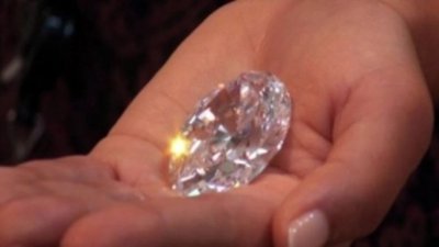 В Гонконге выставили на торги идеальный бриллиант