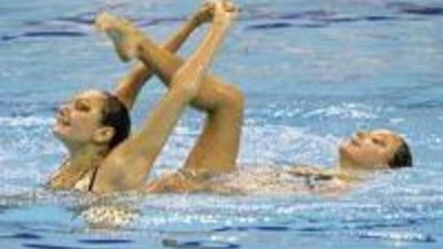 Ювелир создал композицию, изображающую синхронисток