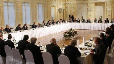 Пострадавшая от кризиса "АЛРОСА" проведет "Валдай" на деньги Путина