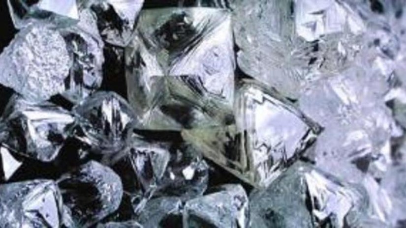 «Алроса» планирует уменьшить поставки алмазного сырья в октябре.