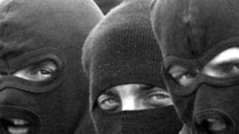В Ярославле двое в масках ограбили ювелирный салон на полмиллиона рублей