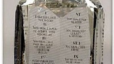 Роскошь для верующих – бриллиант с десятью заповедями