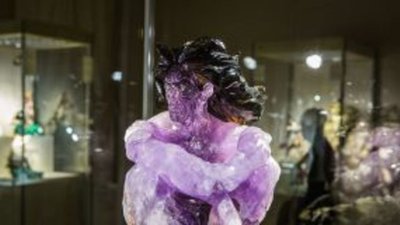 В Екатеринбурге открылась выставка камнерезных работ уральских мастеров