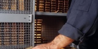 Нацбанк Беларуси продает золотые слитки по ценам выше мировых