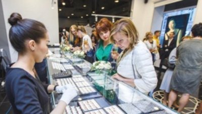 Крупнейший ювелирный ритейлер выяснил какой подарок хотели женщины на 8 марта.