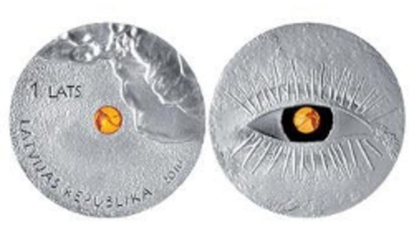 В Латвии выпустили монеты с янтарем