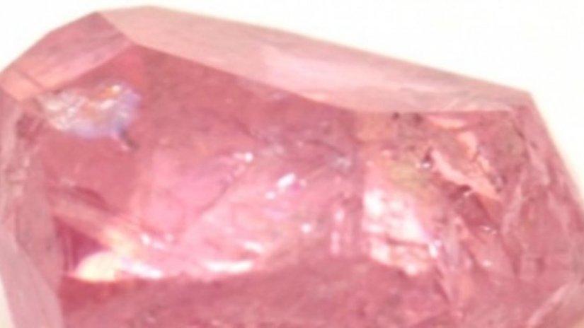 Выпущена ограниченная серия розовых бриллиантов-слитков в ознаменование открытия подземной шахты Аргайл