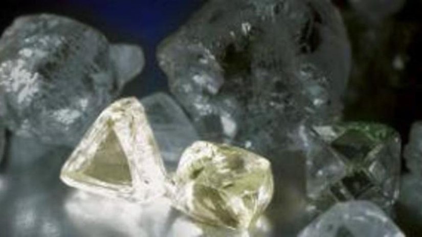 Решение АЛРОСА о расширении продаж алмазов в Израиле вызвало обеспокоенность индусов