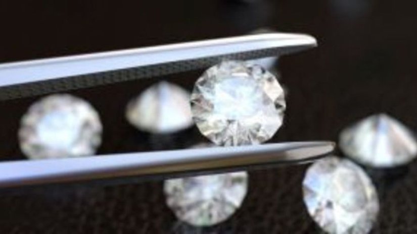 Алмаз — это недорого. Почему дешевеют искусственные камни