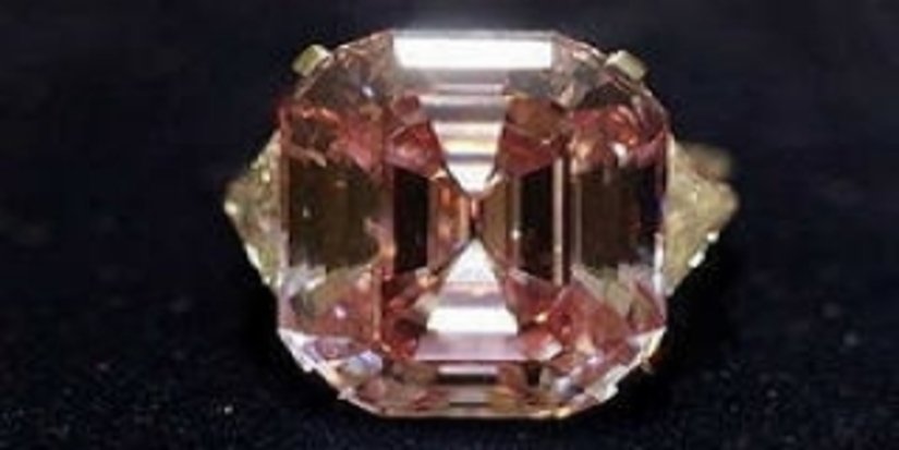Крупные белые и розовые алмазы будут выставлены на аукцион 30 апреля