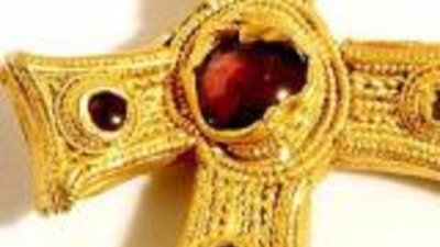 В Англии с помощью металлодетектора найден уникальный крест