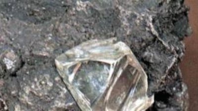 Полковник в отставке нашел на даче крупный алмаз