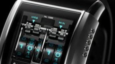 Медведев появился с новым гаджетом - часами с ТВ