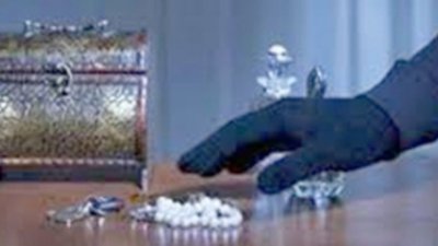 На проспекте Стачек четверо в масках ограбили ювелирный магазин