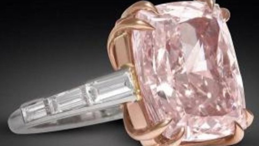Кольцо с редким розовым бриллиантом от Cartier за 7,85 млн долларов