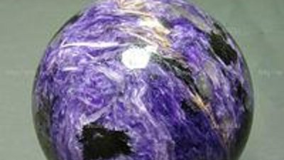 Чароит – камень редчайшей красоты