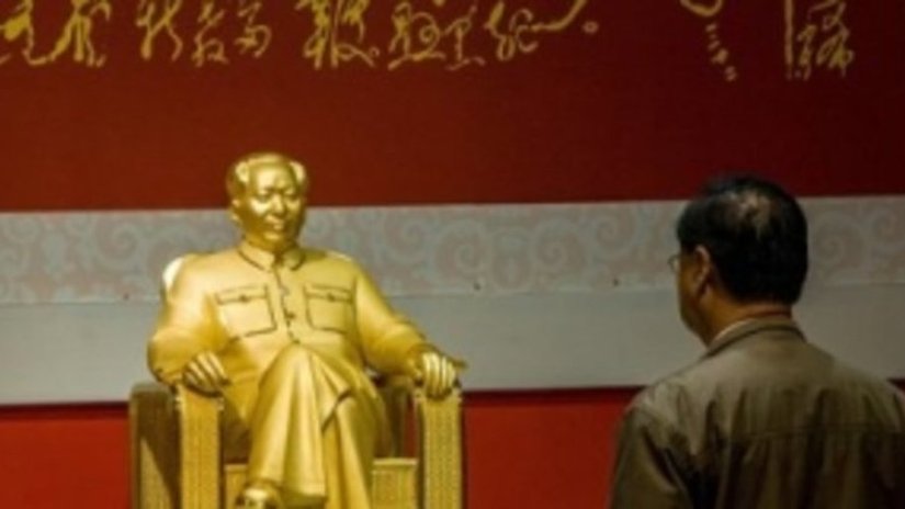 В Китае показали золотую статую Мао
