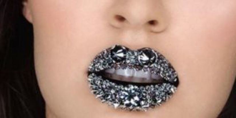 Самый дорогой макияж в мире: австралийке украсили губы бриллиантами