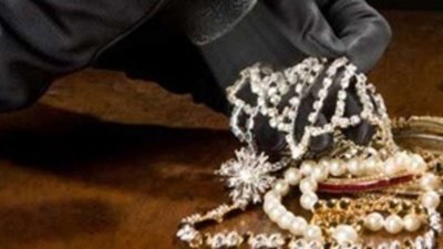 В Краснодаре ограбили ювелирный магазин