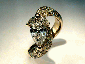 Выбор кольца с бриллиантом