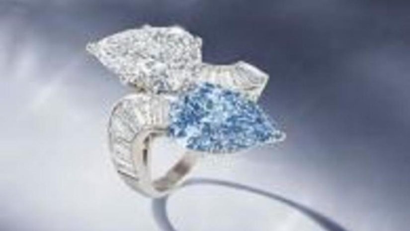 Кольцо с голубым бриллиантом продано