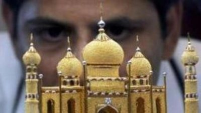 В Индии создали копию Тадж-Махала из золота и бриллиантов