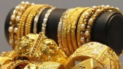 Индусы продолжают скупать золото после падения