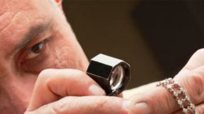 На бирках ювелирных изделий из драгметаллов и драгкамней появится QR-код