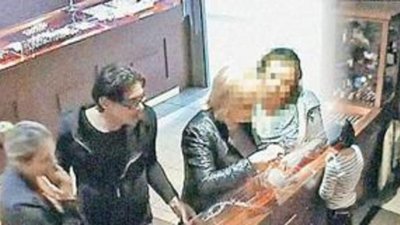 Камера засняла работу вора