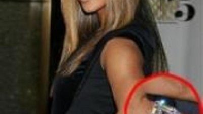 У Бейонсе 2 обручальных кольца