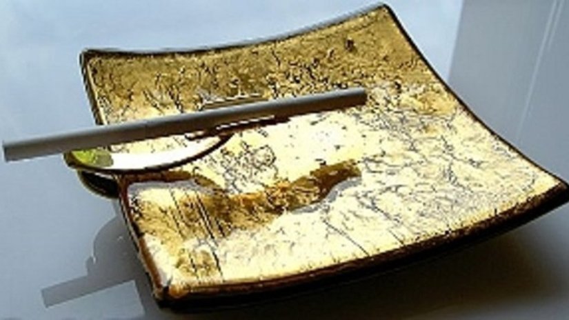 Бренд Ysenberg продемонстрировал коллекцию золотых пепельниц