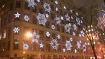 Saks подписали соглашение с маркой Swarovski на оформление витрин