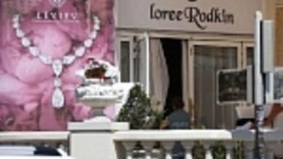 Фото миллионных украшений, украденных в Каннах