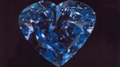 Аукционный дом Christie's выставит на торги редчайший бриллиант весом в рекордные 56 карат в форме сердца