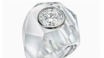 Необычное кольцо работы Сюзанн Бельперрон ищет нового владельца