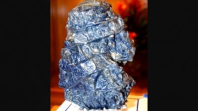 Гигантский сапфир продается в ОАЭ за $180 млн