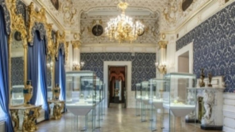 Роскошная коллекция ювелирных украшений Фаберже в Санкт-Петербурге открыта для широко доступа