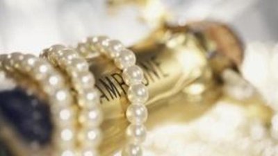 Россияне тратятся на предметы роскоши в гостях