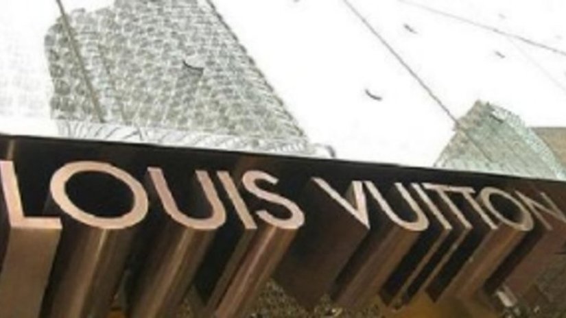 Louis Vuitton поднимает цены на свою продукцию