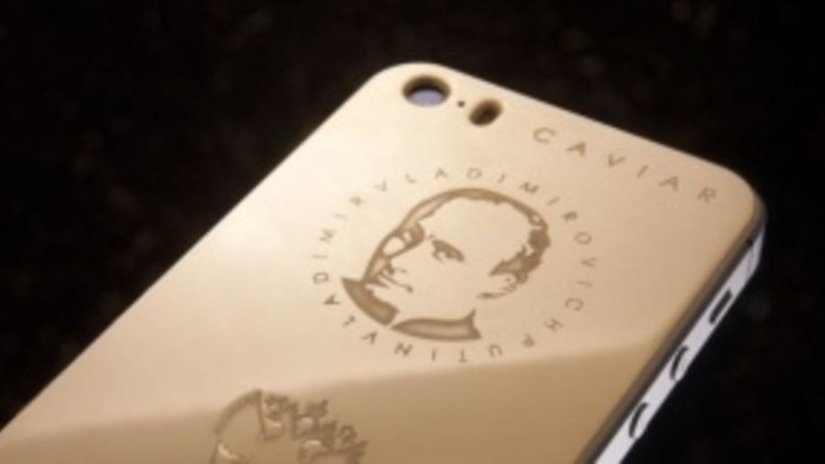Золотые айфоны с Владимиром Путиным продадут по 147 тысяч рублей
