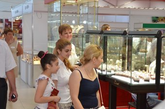 «Золото летней столицы» - ежегодная всероссийская ювелирная выставка-ярмарка,  которая будет проходить в г. Сочи с 06 по 14 августа 2016 года.