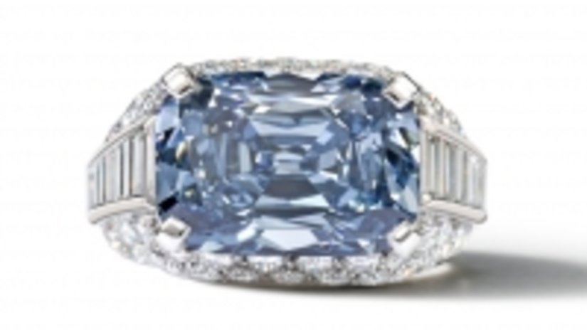 Кольцо с редкостным синим бриллиантом от Bulgari куплено Лоуренсом Граффом