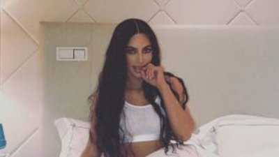 Ким Кардашьян вставила в зубы бриллианты